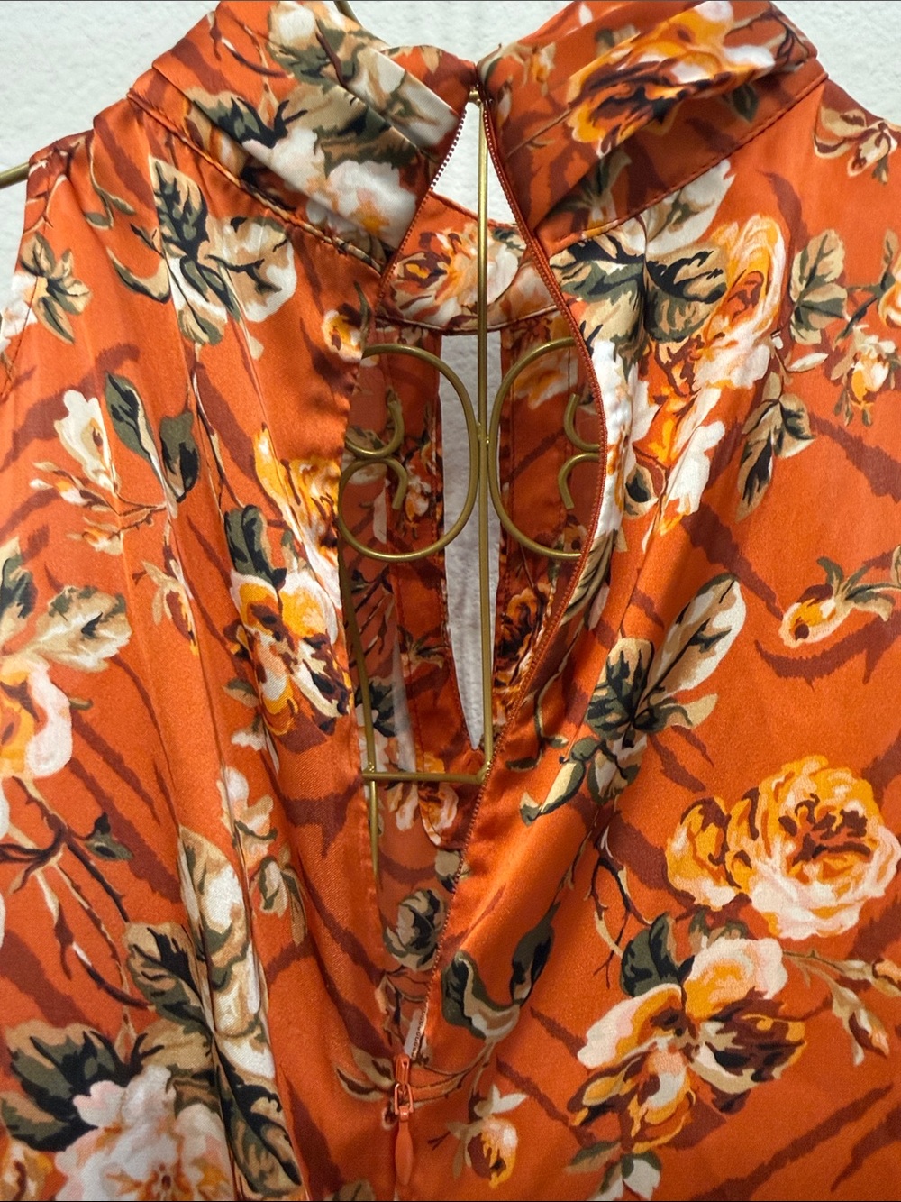 White House Black Market Floral Top - Picture 5 of 7